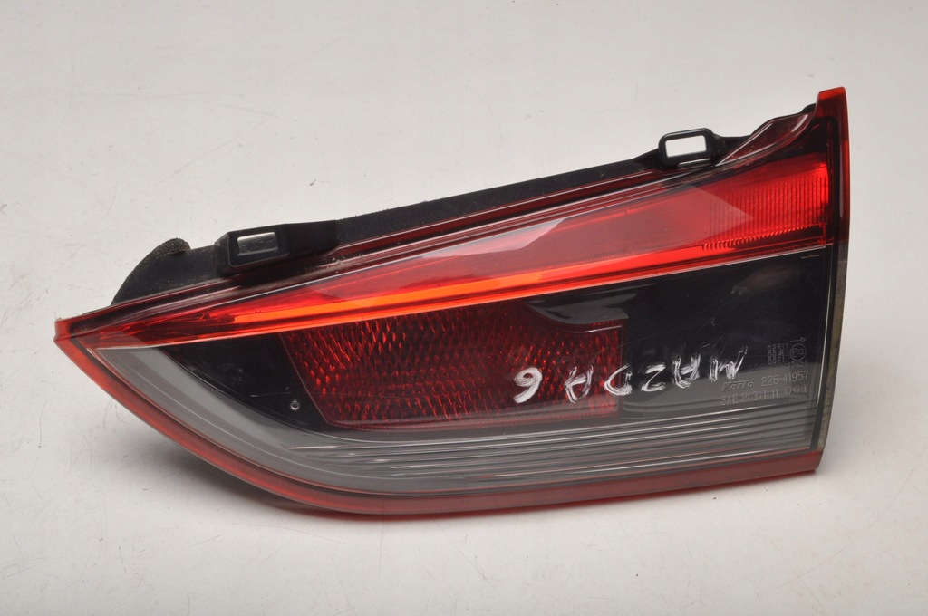 фото №1, Mazda 6 gj gl лампа правая задняя w крышка 132-41978