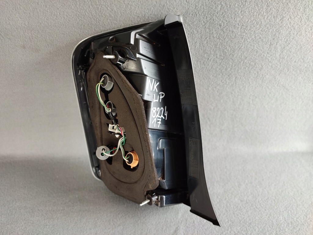 фото №4, Toyota prius ii lift лампа задня права задня led 2004-