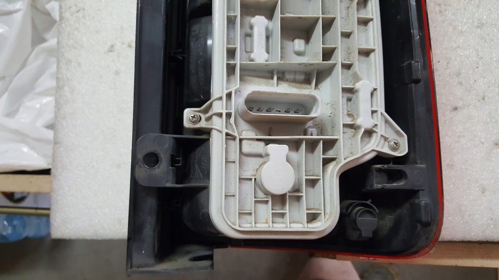 фото №12, Лампа левый задняя vw caddy 2k1945095n демонтаж