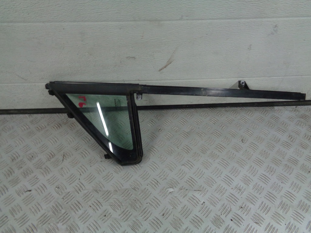 фото №1, Renault zoe 2016 стекло треугольник левый перед