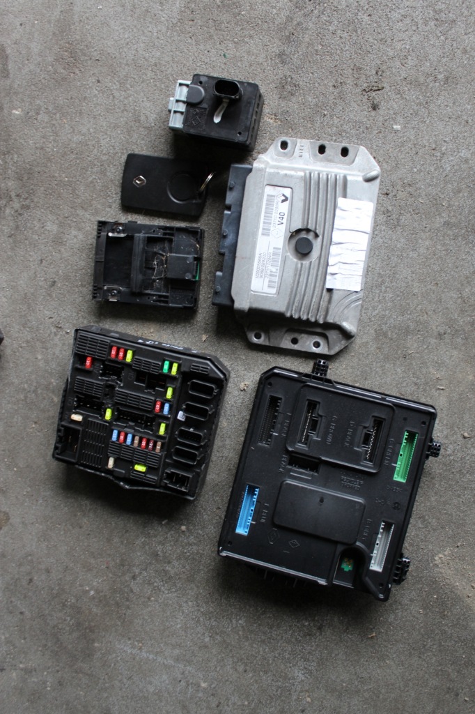 фото №1, Renault grand scenic iii 1.4 бортовой компьютер pilot набор