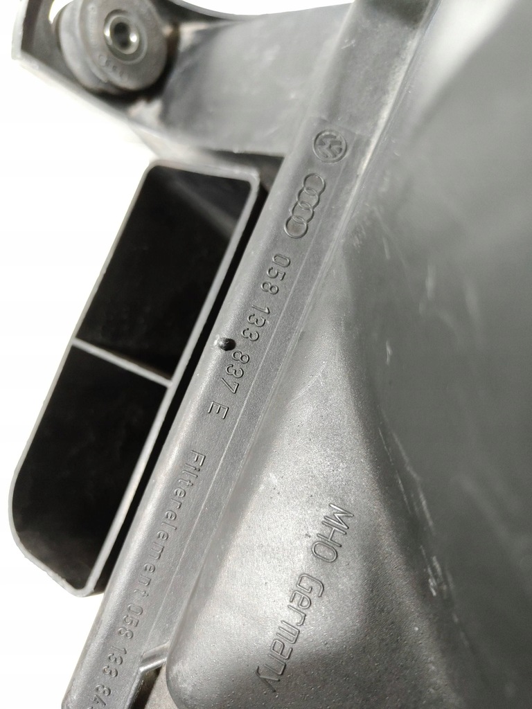 фото №10, Volkswagen passat b5 корпус фільтра повітря 058133837e