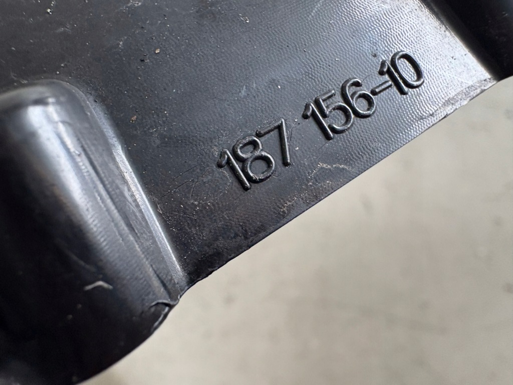 Bmw 4 g26 кронштейн поперечина передний руль впуск воздуха 187156-10 Недорого