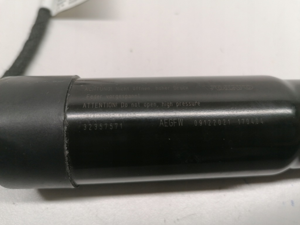 фото №7, Volvo v60 ii амортизатори задній кришки багажника оригінал 2018-