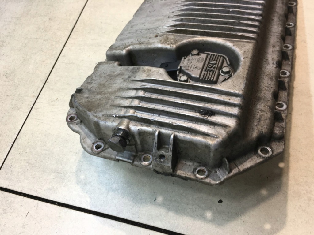 Поддон масляная a6 c6 3.2 v6 fsi 06e103604g Недорого
