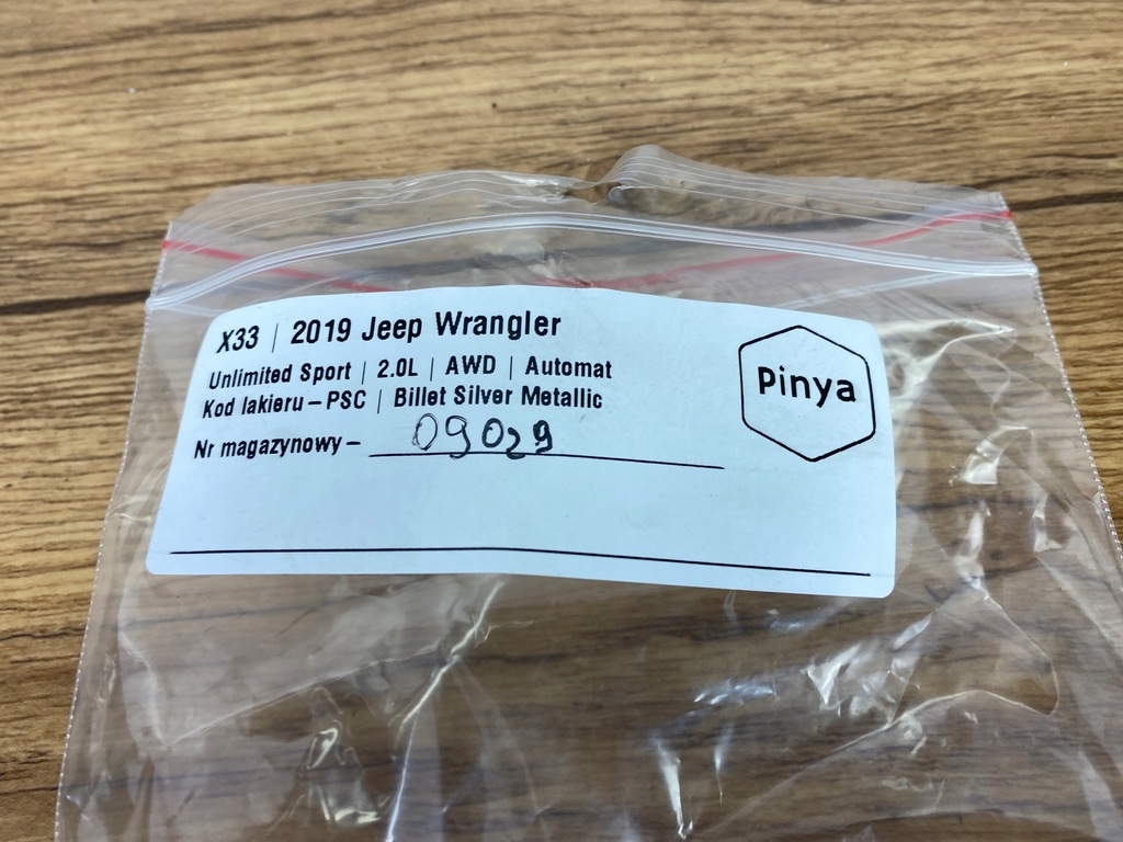 фото №9, Резиновый элемент прокладка стойка правая jeep wrangler jl 2018+ usa