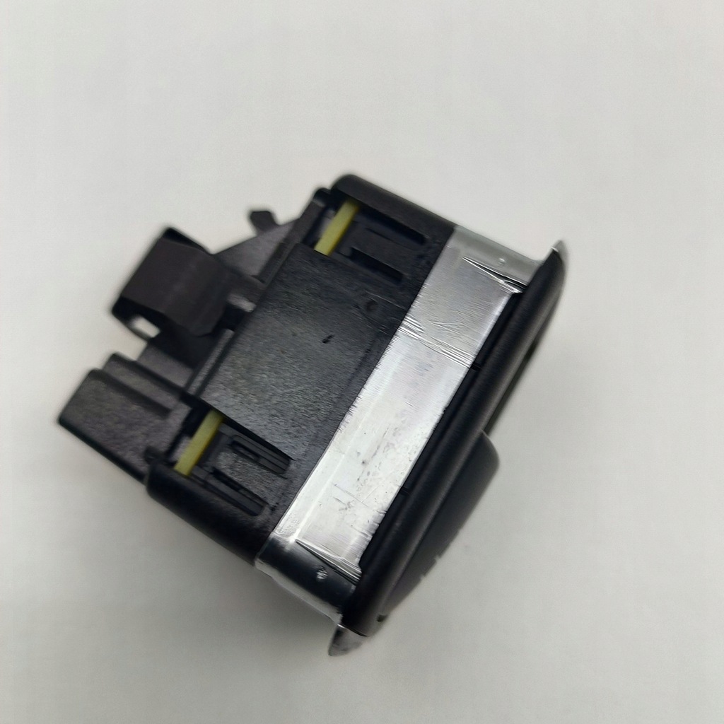 фото №7, Mercedes-benz cla c117 x117 w117 2016 задняя сторона левая кнопки окон