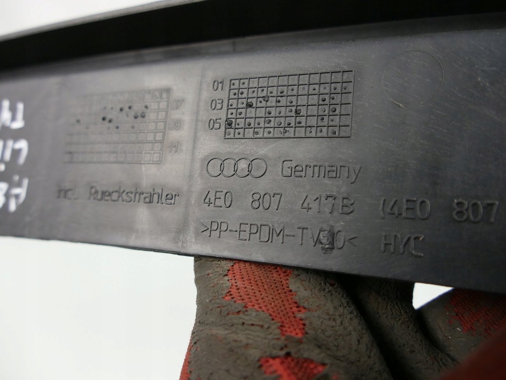 фото №9, Audi a8 d3 lift молдинг бампера задняя отражатель