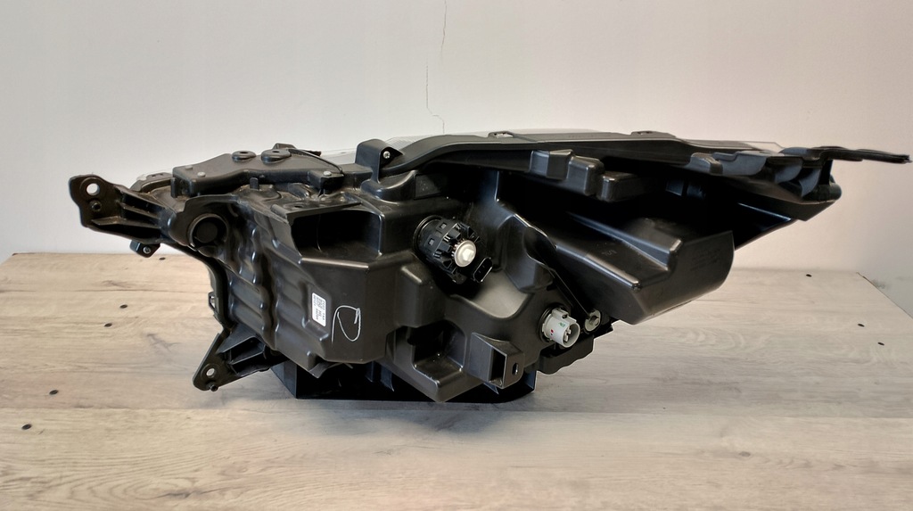 фото №10, Suzuki sx4 ii s cross 21- правая лампа перед передняя full led eu