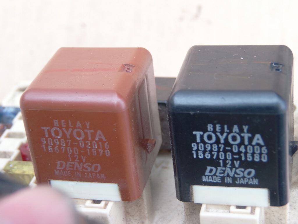 фото №9, Коробка реле toyota avensis verso 01-03r 2.0 d4d 89221-44030