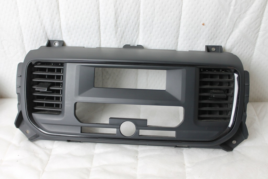 фото №1, Toyota proace рамка радио дисплея решётка диффузор expert jumpy citroen