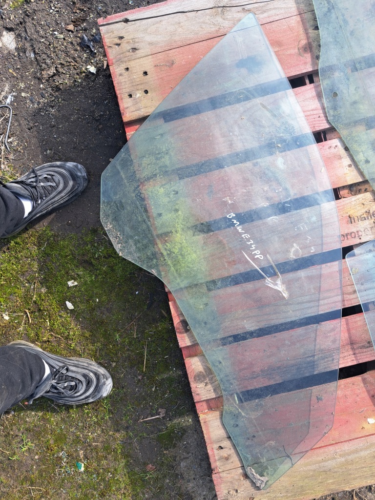 фото №1, Скло двері правий перед bmw e34