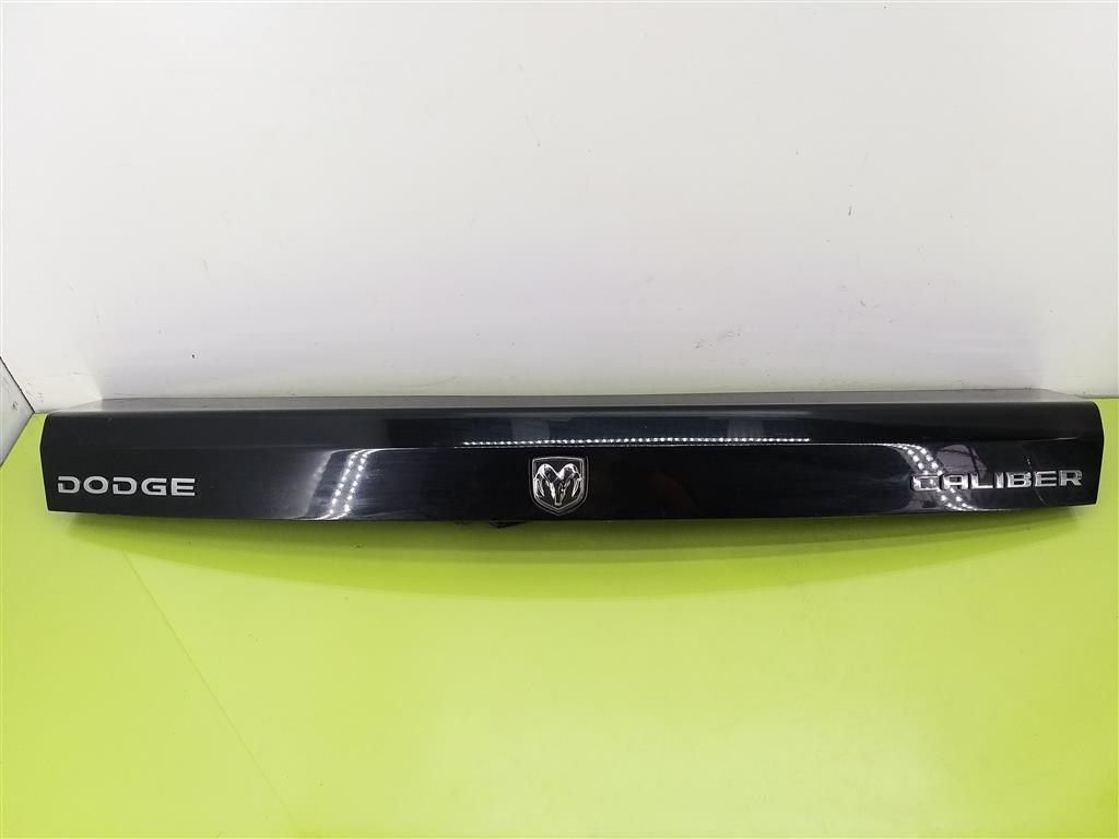Купити Накладка кришки багажника dodge caliber 07-12 r 809333af