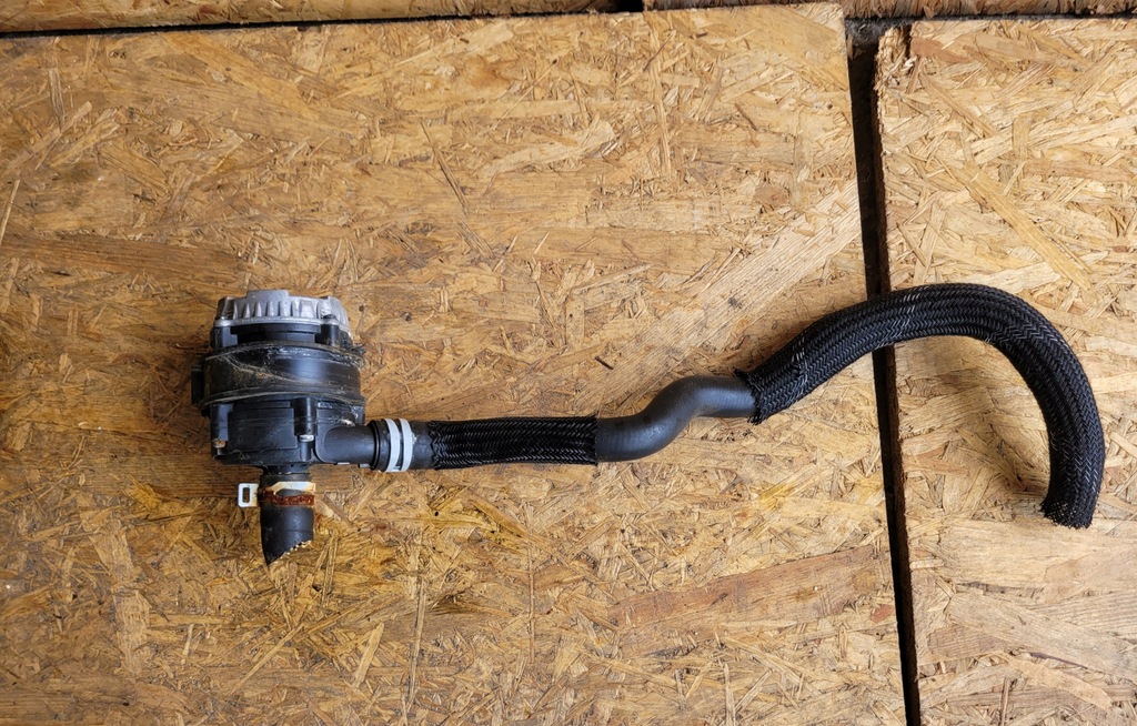 фото №1, Помпа wody renault 210105430r