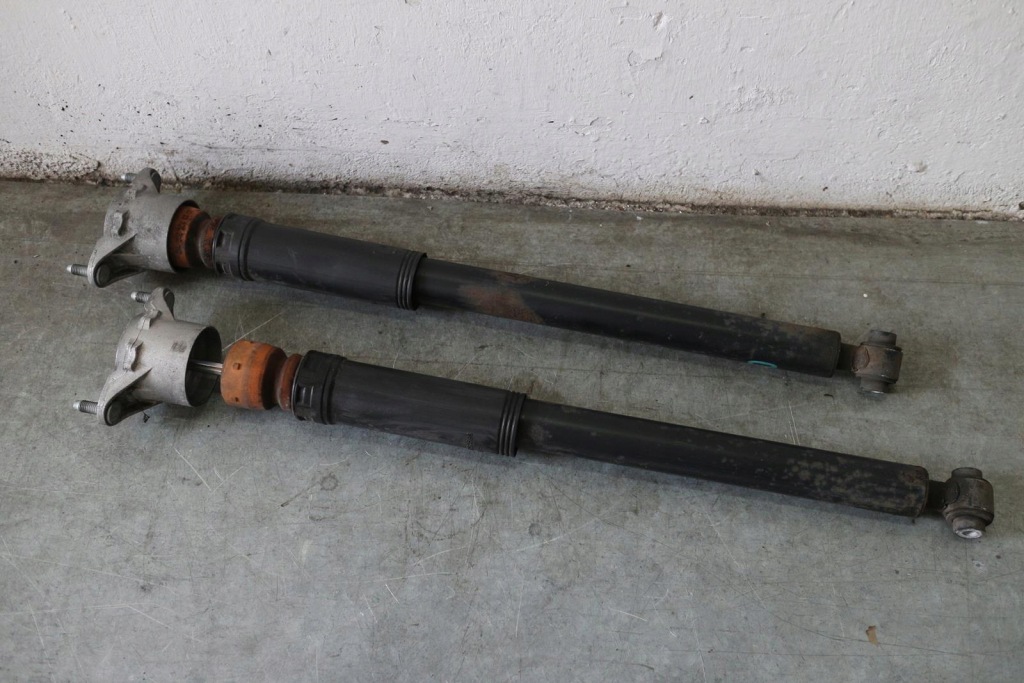 Купить Амортизатор левый правый задний  mercedes gla w156 x156 2013-2017 2.2