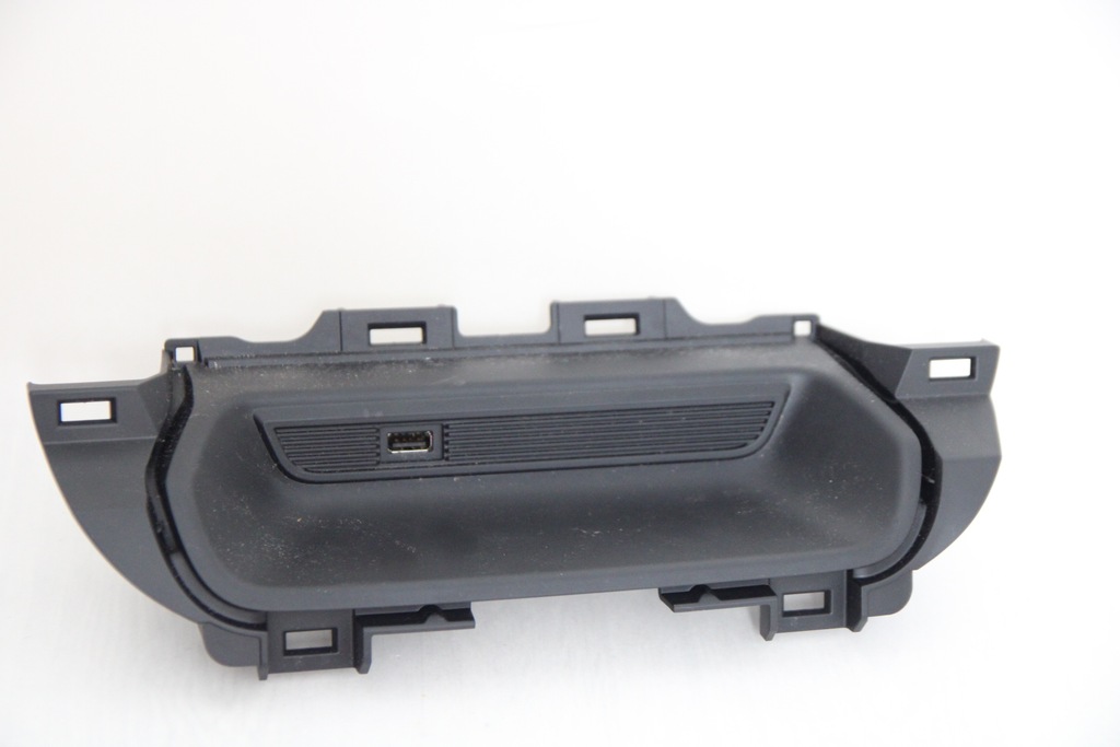 фото №1, Заглушка роз'єм port usb панель mazda 3 cx30 iv