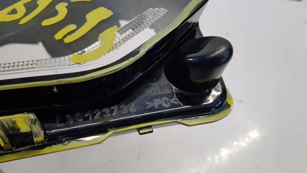 Стекло фары лампы правый перед peugeot 2008 ii в Украине