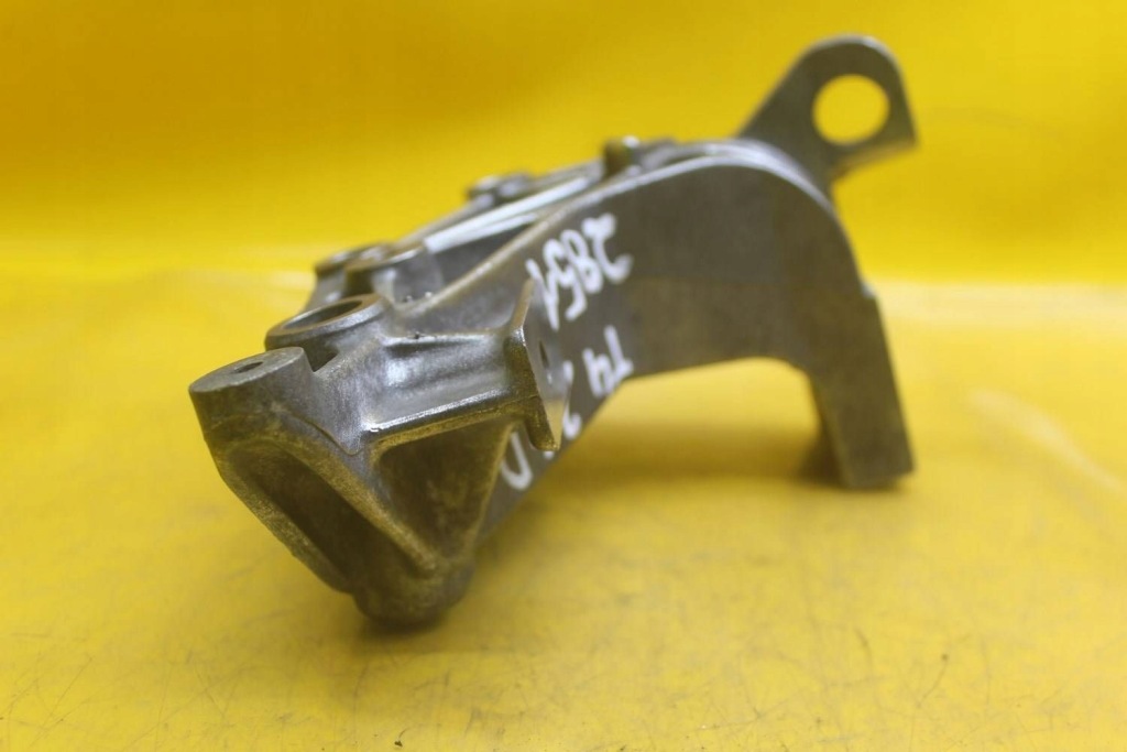 Кронштейн кронштейн опора двигателя vw transporter t4 2.4 d multivan 074199207f Цена