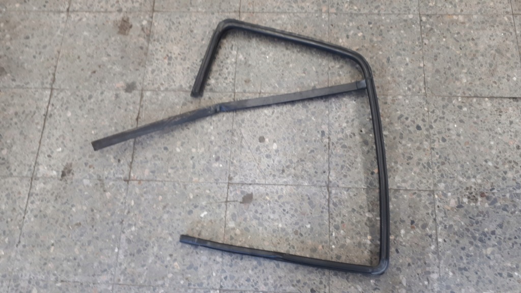 Прокладка дверь левый задний  ml w163 Недорого