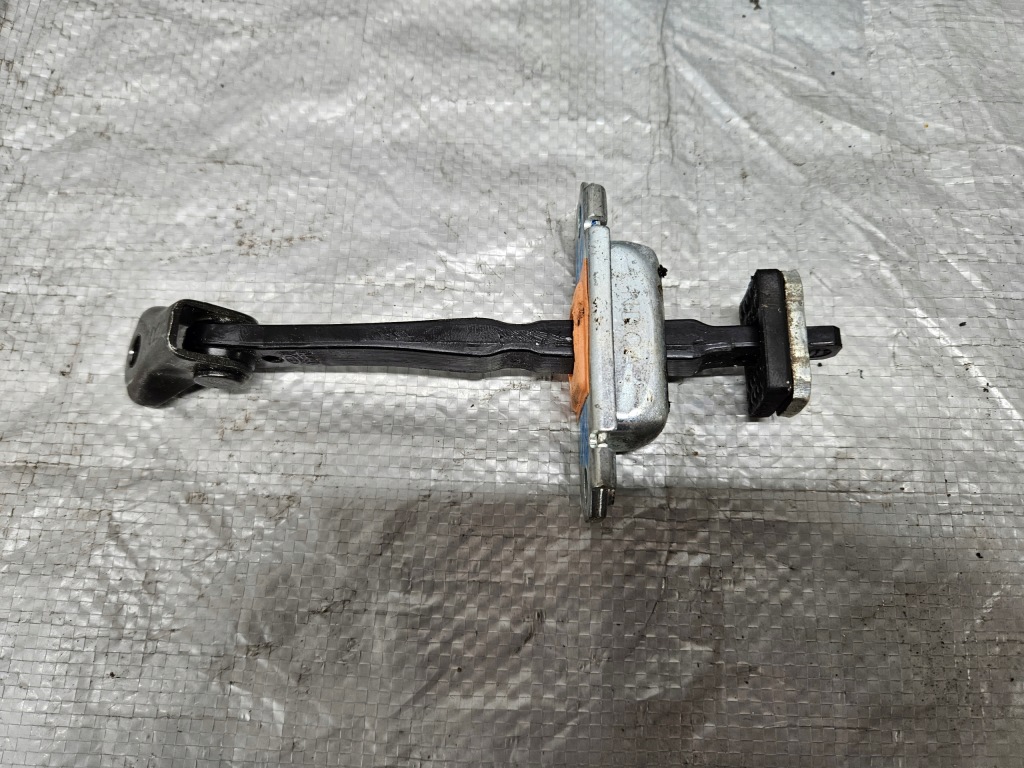 фото №1, Ограничитель дверь правый перед kia rio iv 17-22