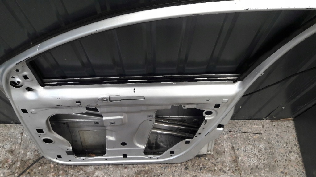 Дверь правая  перед megane 2 5d серебристый Недорого