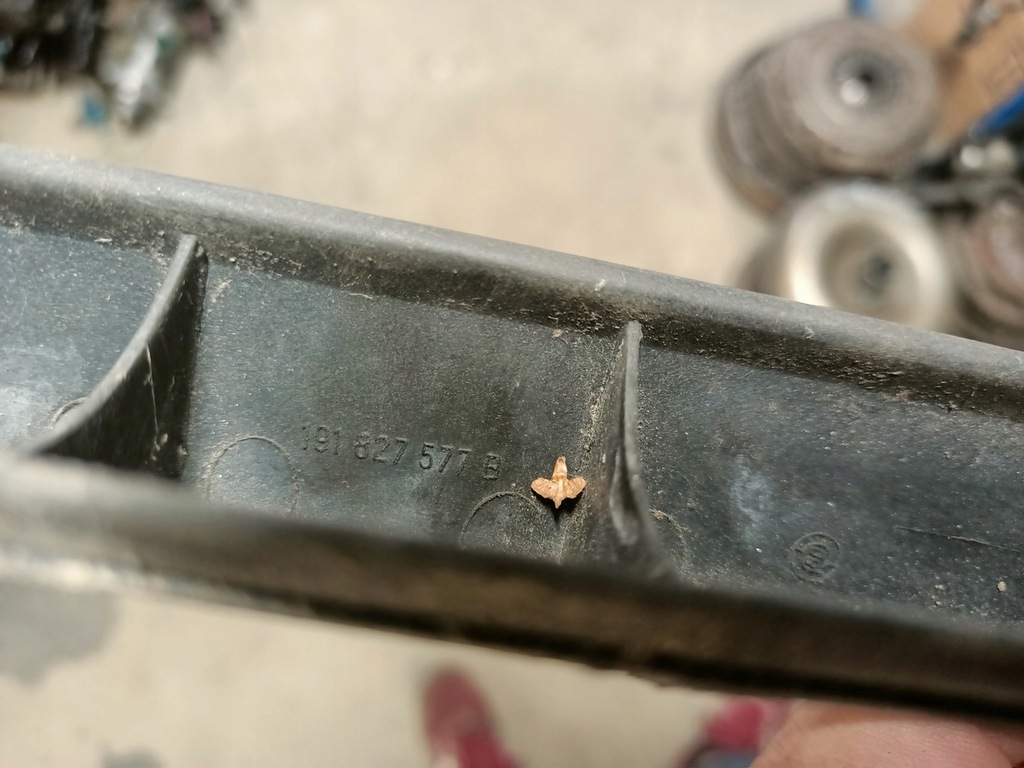 фото №9, Накладка молдинг крышки багажника vw golf 2 ii 191827577b