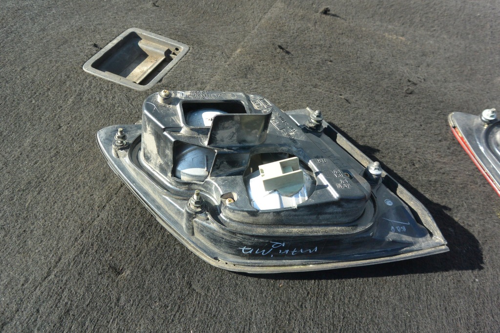 фото №10, Лампи кришки задня nissan maxima a33 00-05 ліва права