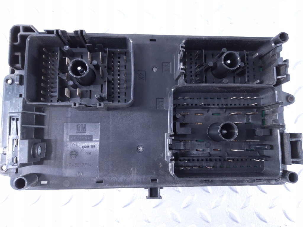 Коробка предохранителей комплектная cadillac xts 22873758 в Украине