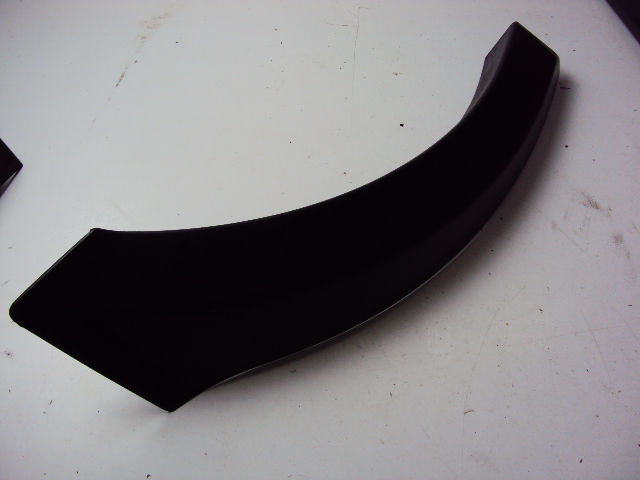 фото №1, Молдинг крыла левый задняя range rover velar l560