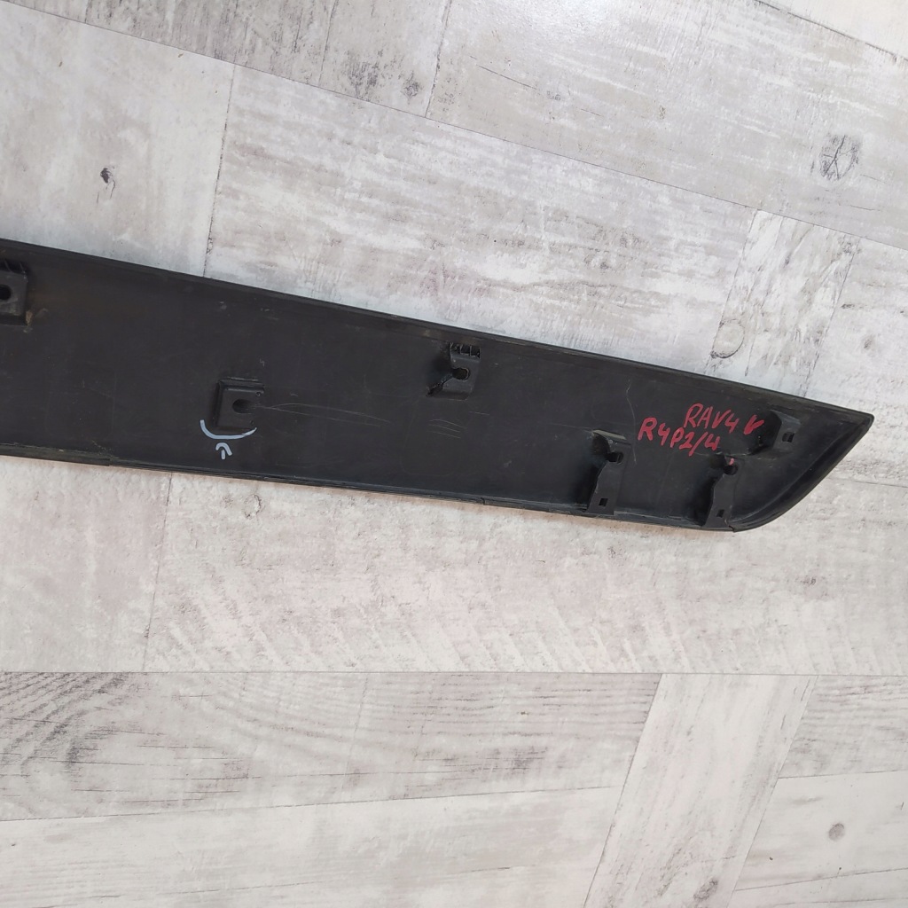 фото №10, Toyota rav4 v молдинг накладка кришки задня задня 76802-42170