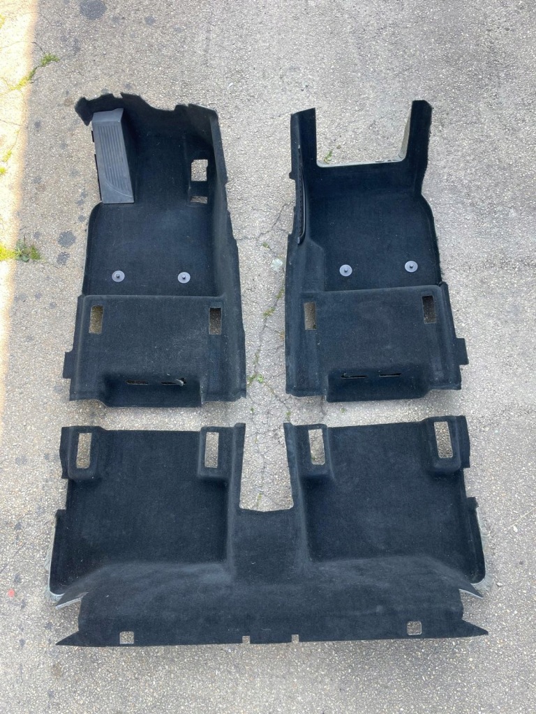 фото №1, Обшивка коврик салона комплект alfa romeo stelvio 01561437210 01561437290