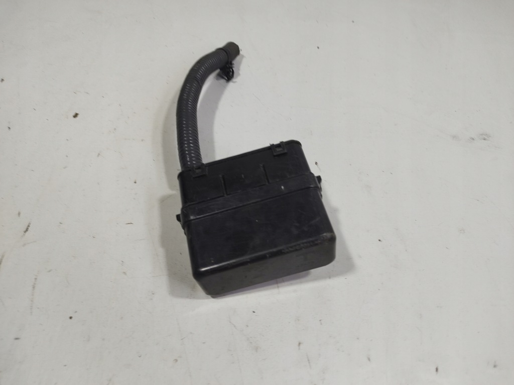 фото №1, Infiniti q50 14r- корпус коробка предохранителей