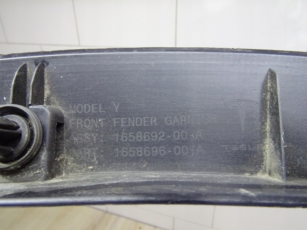 фото №8, Tesla model y 20- накладка молдинг крила правий перед 1658696-00-a