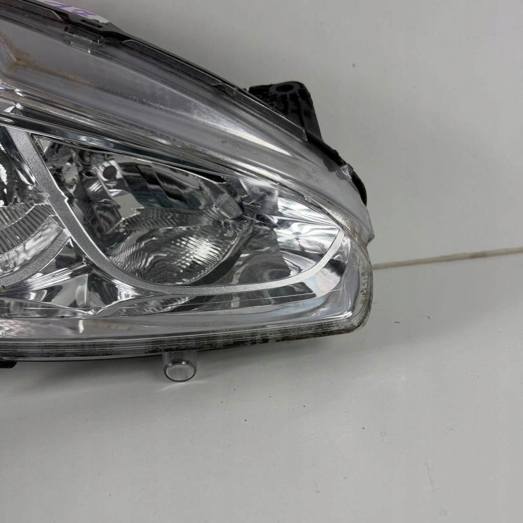 Peugeot 208 i лампа фара правая перед передняя оригинальный номер 89905648 с Разборки