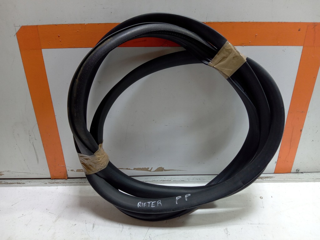 фото №2, Peugeot rifter прокладка дверь правый перед 9818018380