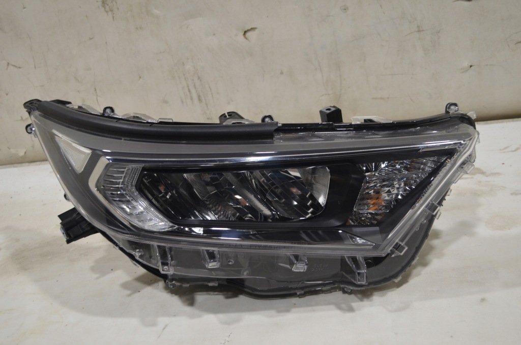 фото №1, Toyota rav4 v xa50 лампа фара правый kompletny