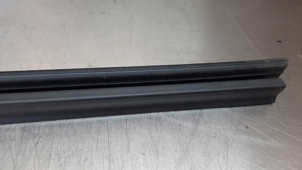 фото №5, Прокладка молдинг уплотнитель дверь левый задняя volvo v70 iii 08-16r