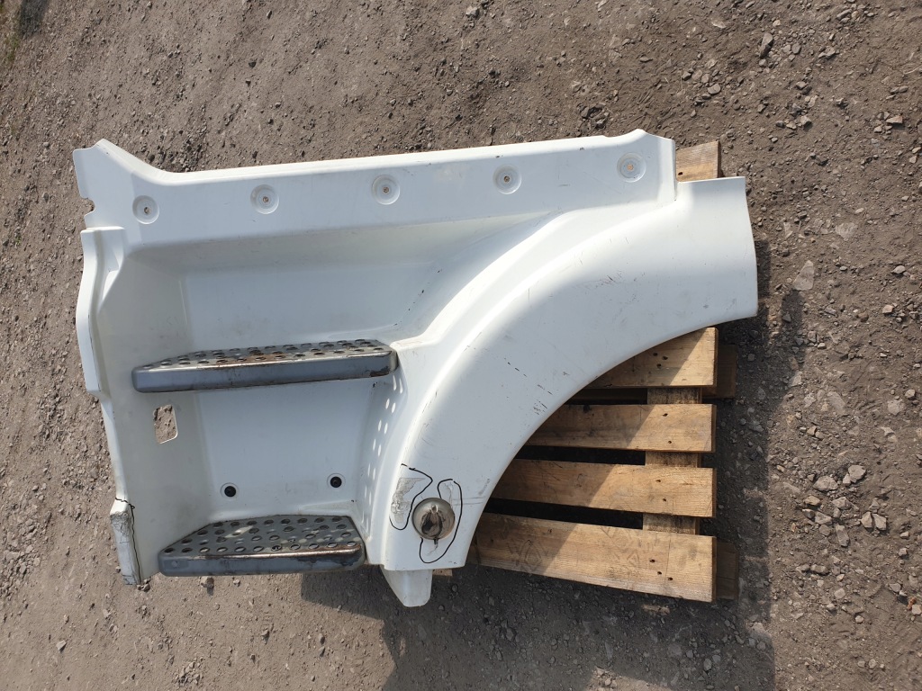 Купить Подножка левая подкрылок man tgx tga 81615100833