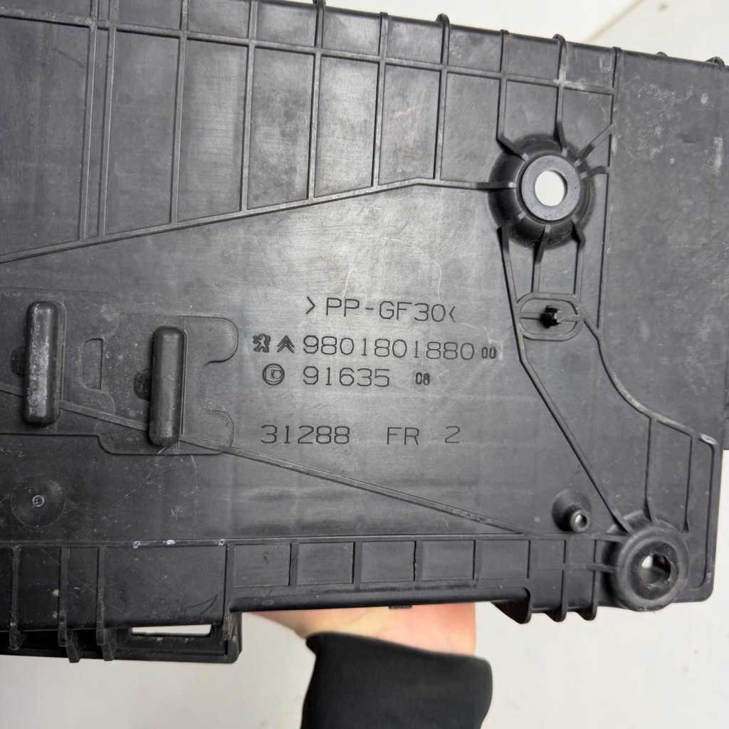 Основа кронштейн акумулятор peugeot 208 1 1 оригінальний номер оригінал 9801801880 Київ