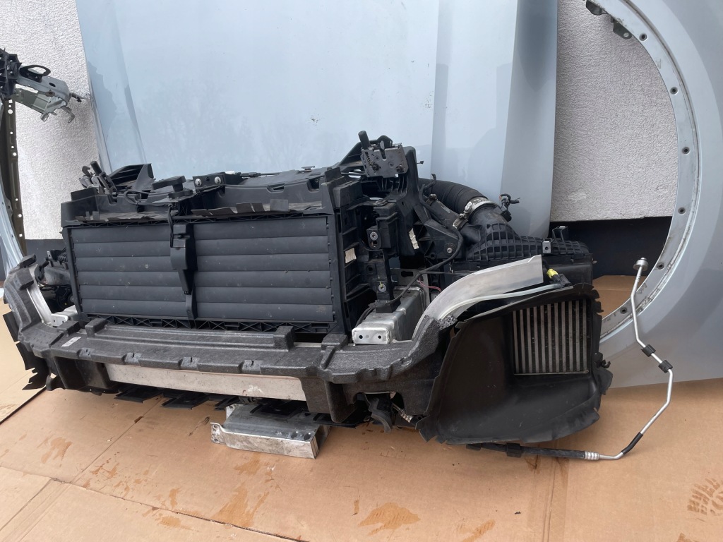 Audi q7 4m рестайлинг  3.0 tfsi перед комплектный  бампер капот ремень фары lm7p с Разборки