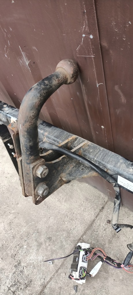 Mondeo mk5 универсал фаркоп  буксировочный оригинал kompletny набор do монтажа Доставка