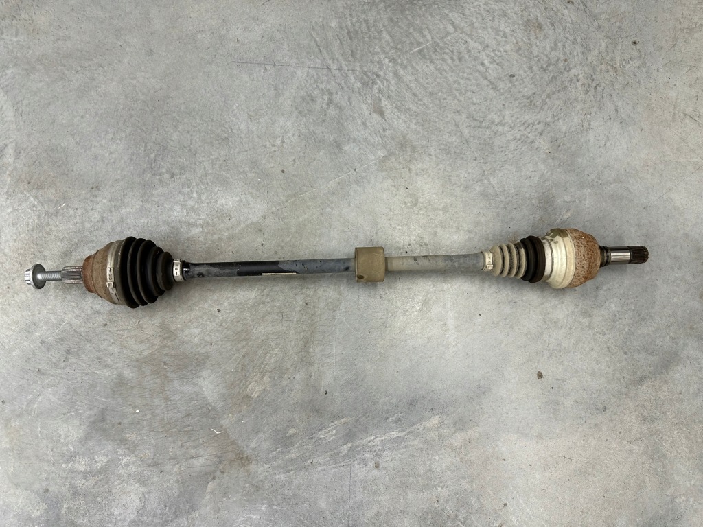 Купить Приводной вал правый  audi vw 3q0407272ca оригинал