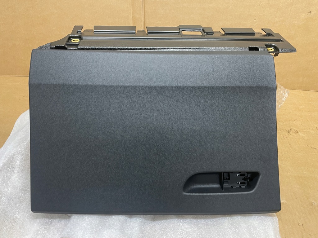 фото №1, Audi q5 80a бардачок пасажира new oem