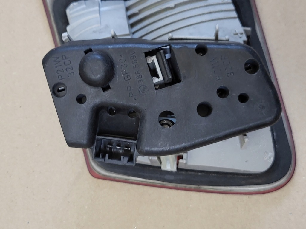 фото №8, Лампа w крышка задняя левая задняя bmw 3 e46 комплектная вкладыш оригинальный номер eu