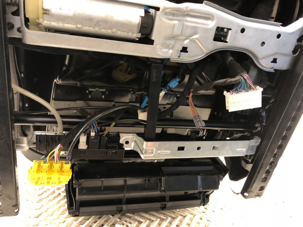 фото №8, Сиденье правый перед mercedes c218 хэтчбек 11-17 сиденье передний, правая