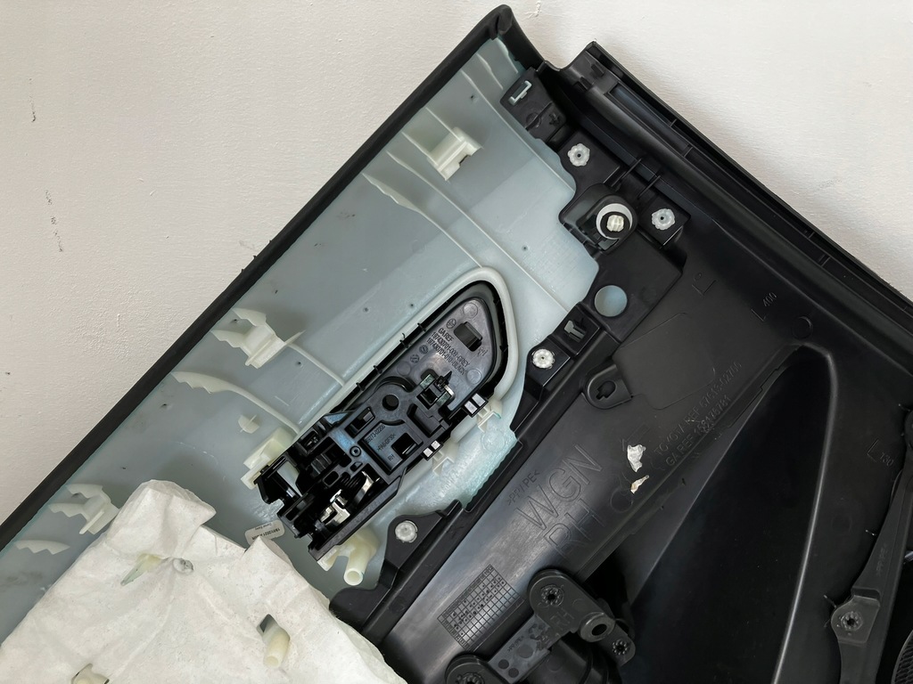 фото №12, Corolla e21 kombi обшивка оббивка двері правий задня