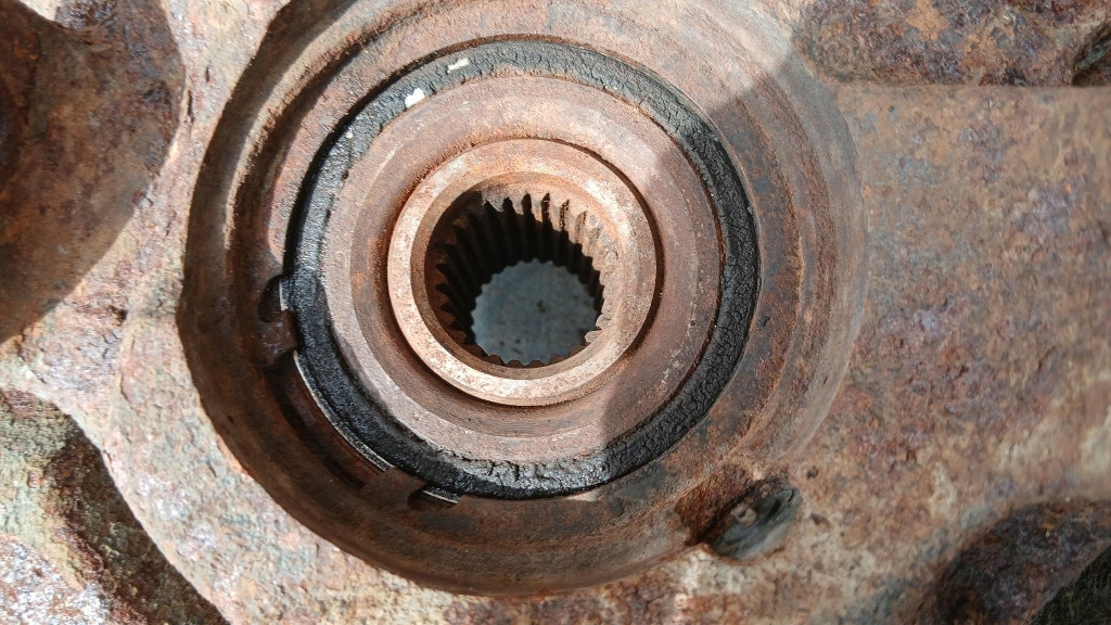 фото №4, Поворотний кулак права перед volvo v40 s40