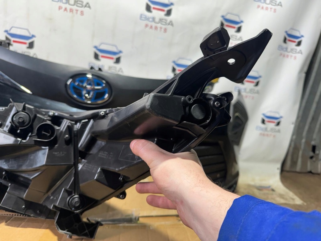 Набір комплектний  бампер радіатор ремінь передній toyota sienna 2021 xl40 Недорого