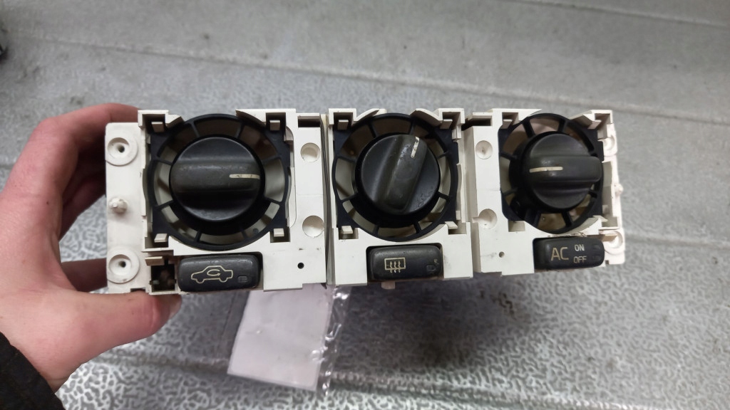 фото №1, Панель кондиціонера volvo s40 863583