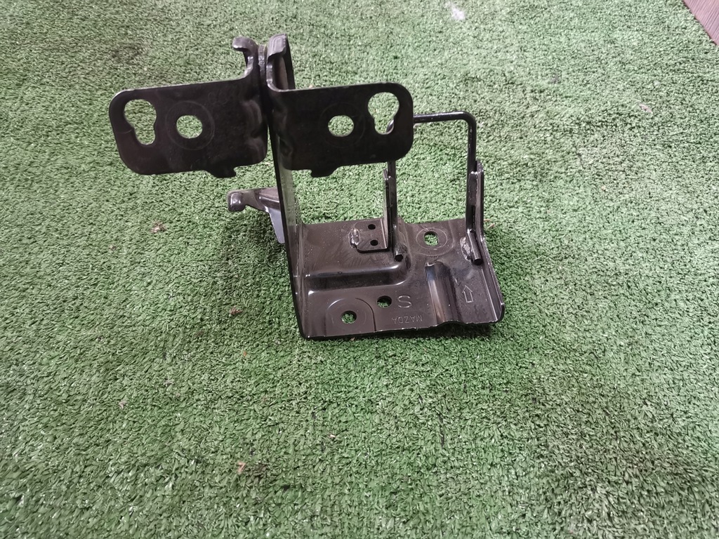 фото №1, Кронштейн средний задний сиденье mazda 3 iii